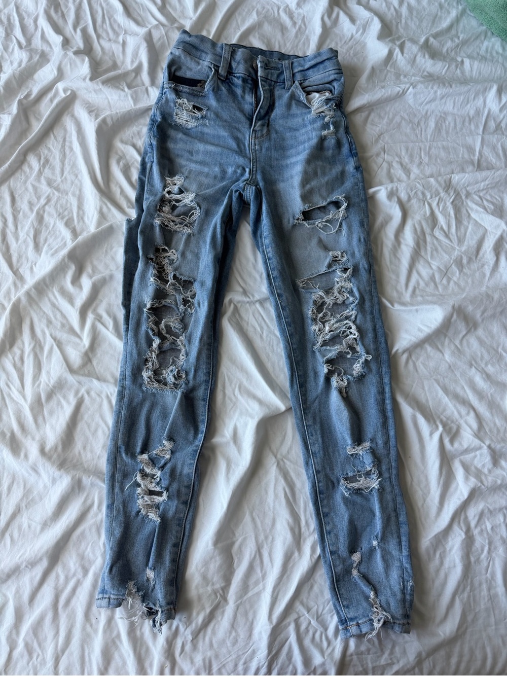 American Eagle Outfitters Light Blue Distressed Jeggings
